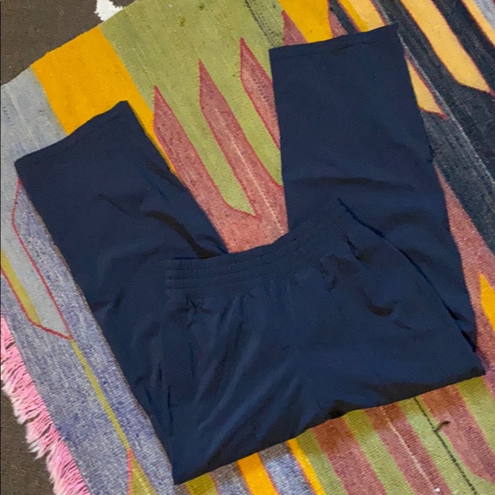 Lululemon Wanderer Crop Pants in Black